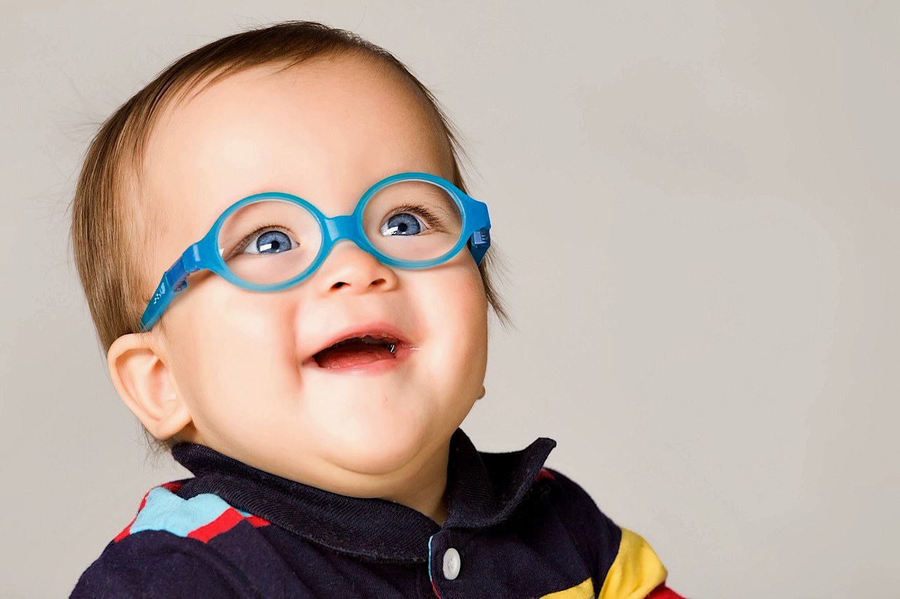 Четыре признака того, что вашему малышу нужны очки